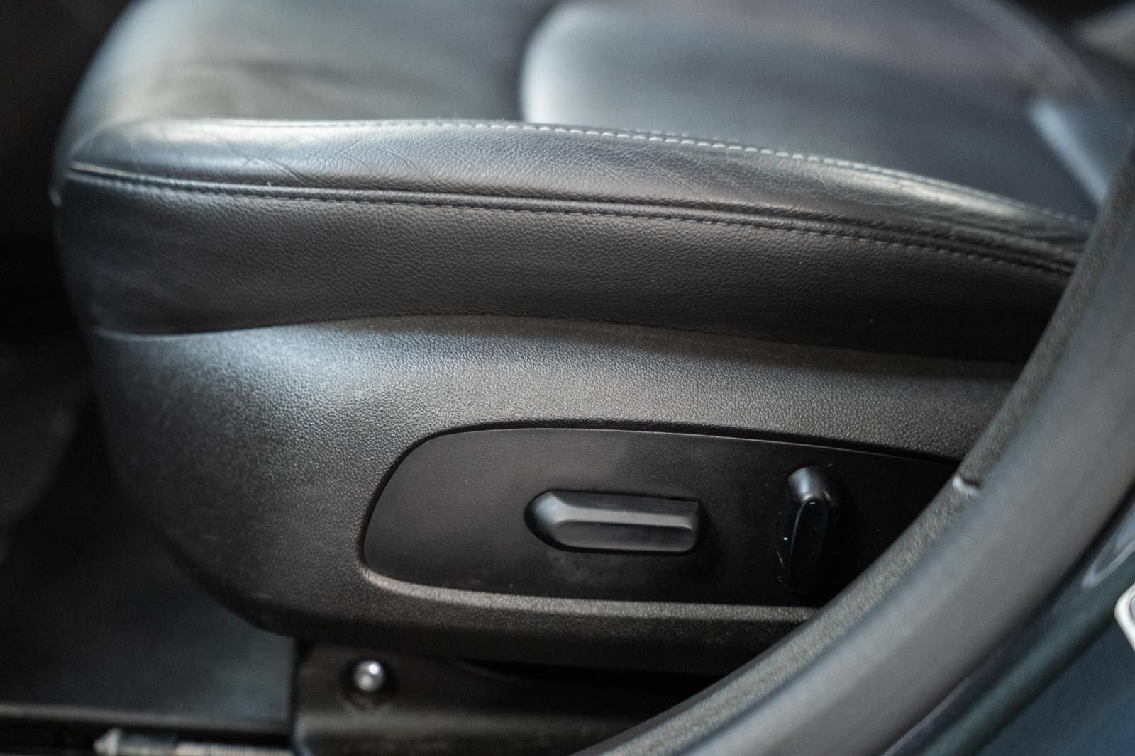 Used 2018 Chevrolet Cruze Premier FWD image 38