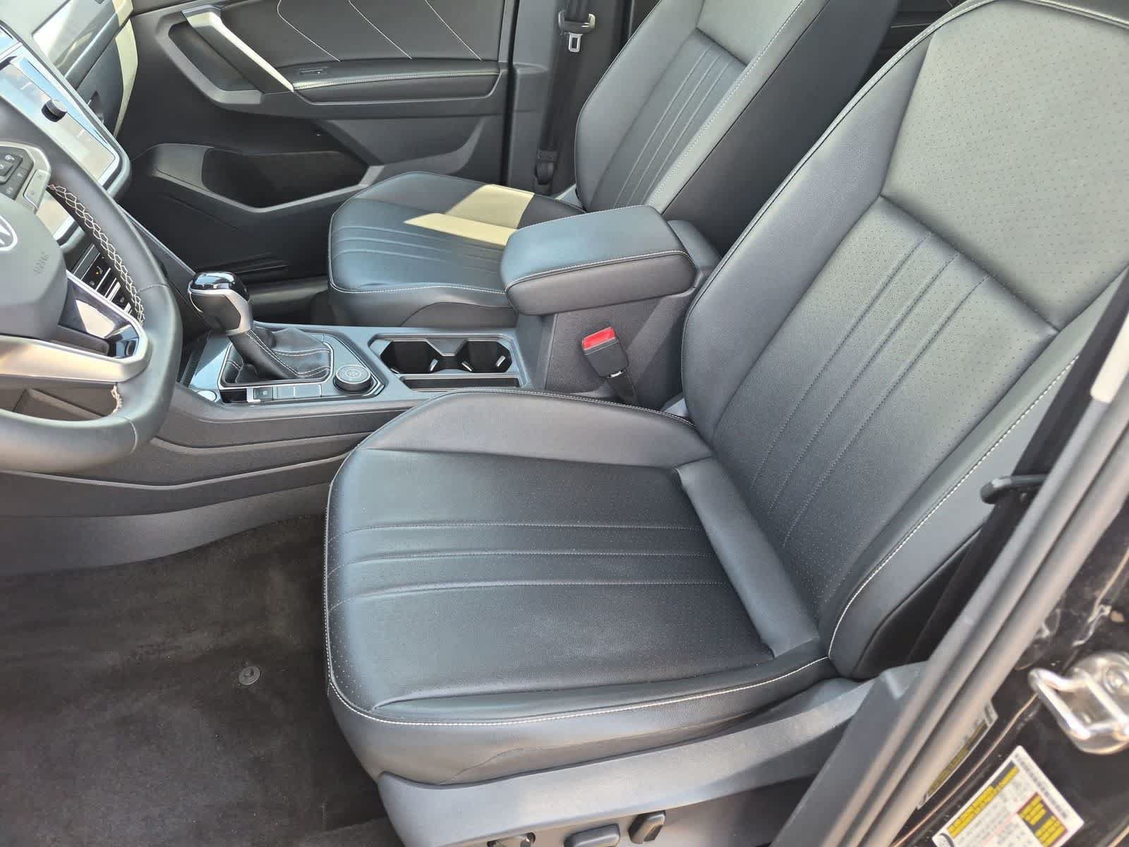 Used 2023 Volkswagen Tiguan SE AWD/4WD image 16