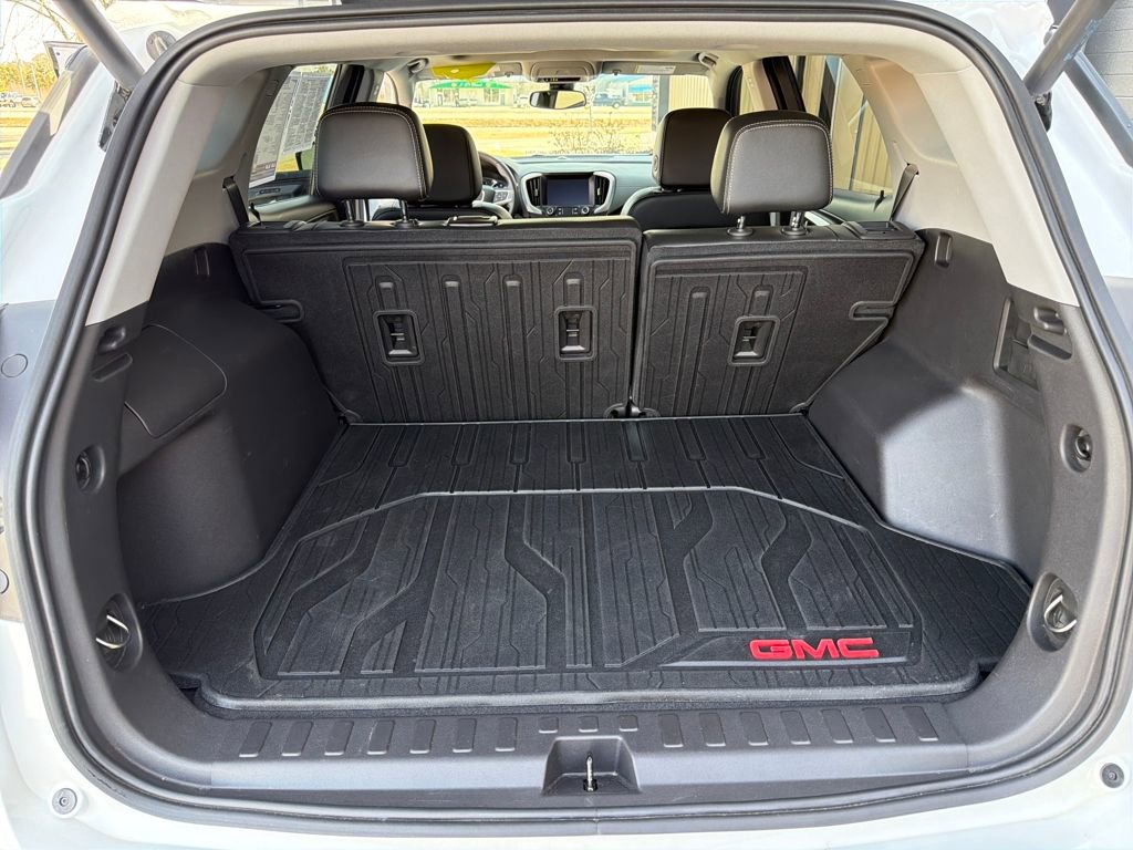 Used 2024 GMC Terrain SLT w/ Tech Package image 14