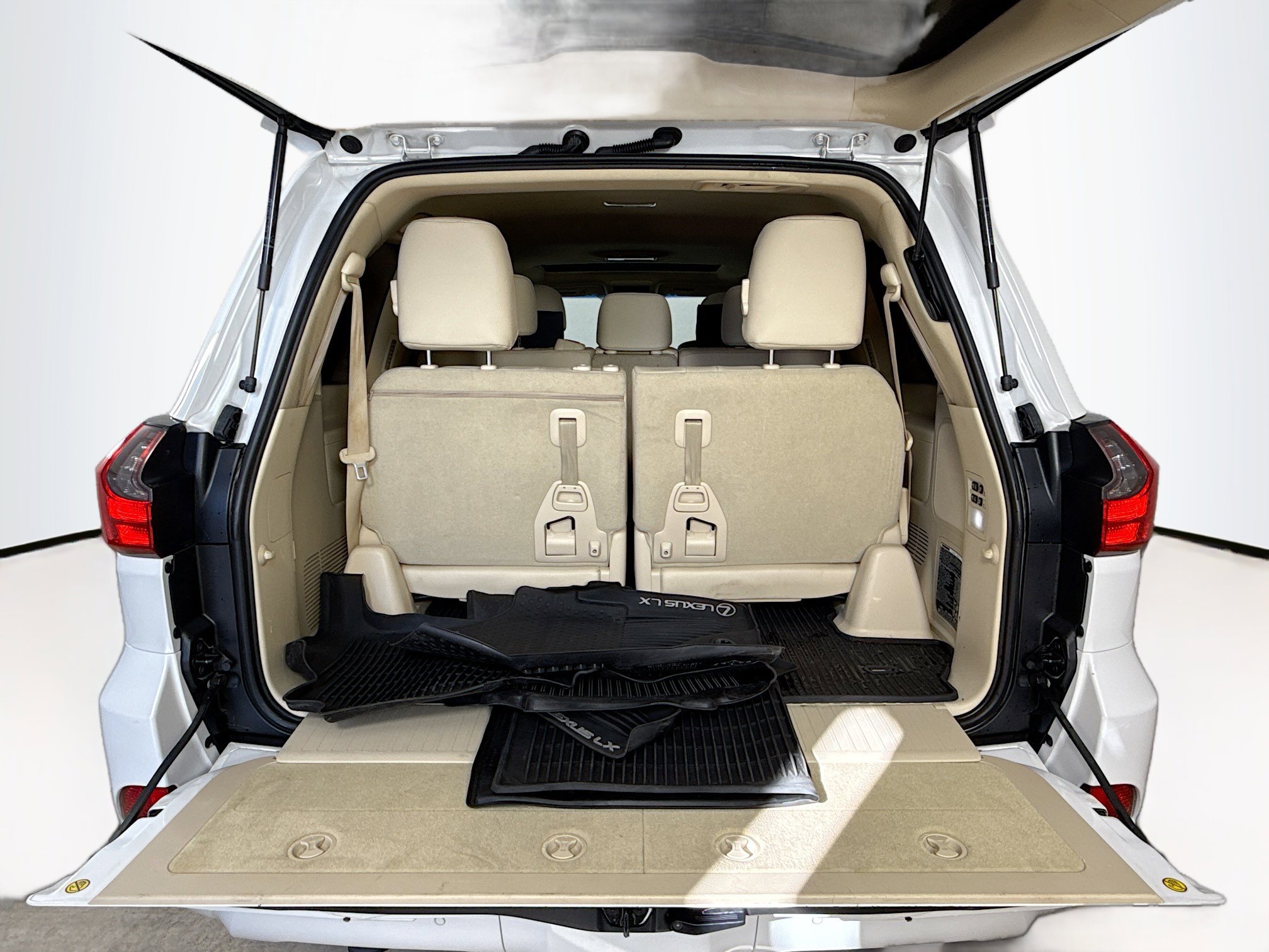 Used 2020 Lexus LX 570 4WD w/ 3rd Row & Luxury Pkg image 29