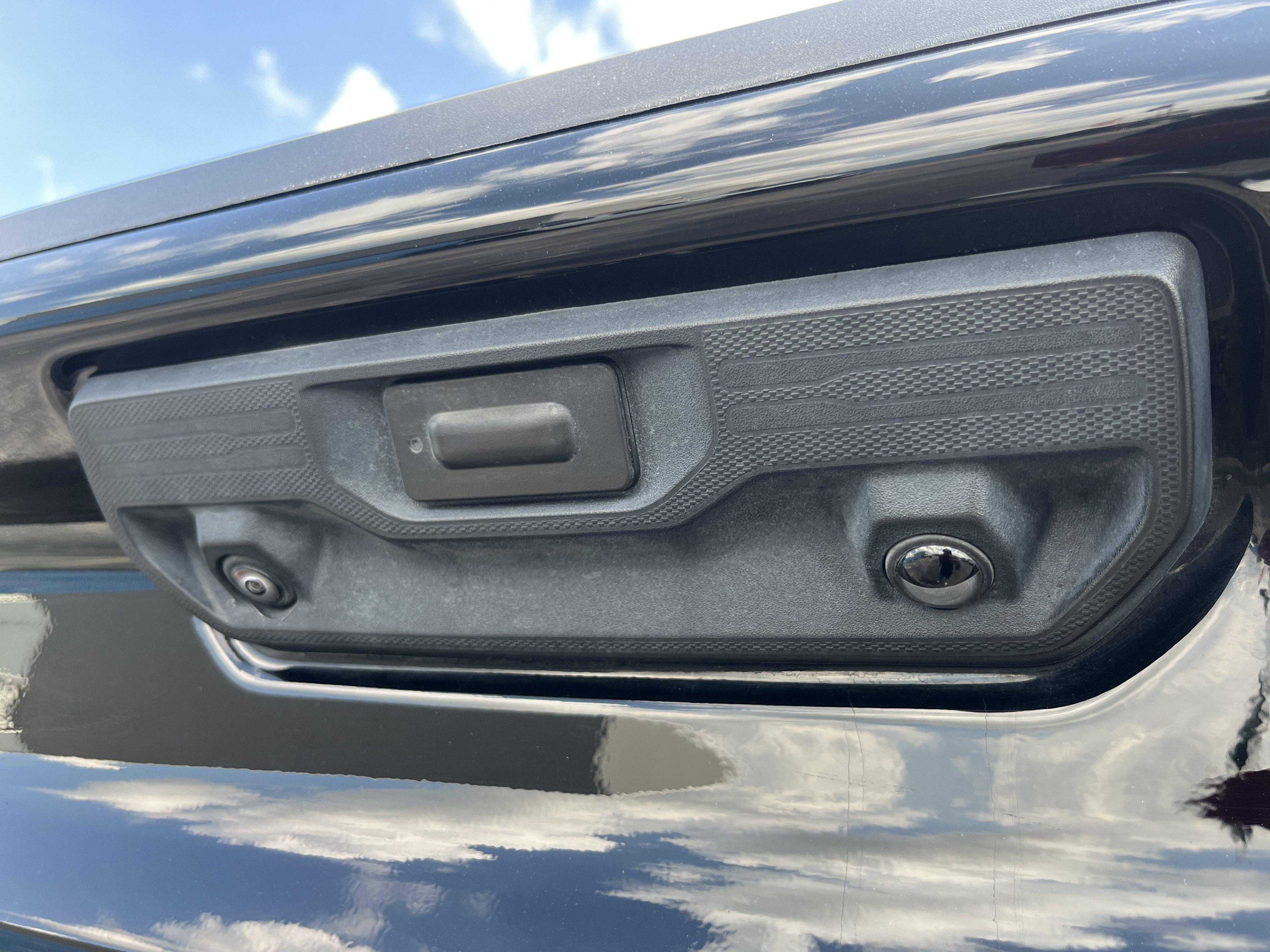 Used 2025 Chevrolet Silverado 1500 Custom Trail Boss w/ LPO, Dark Essentials Package AWD/4WD image 4