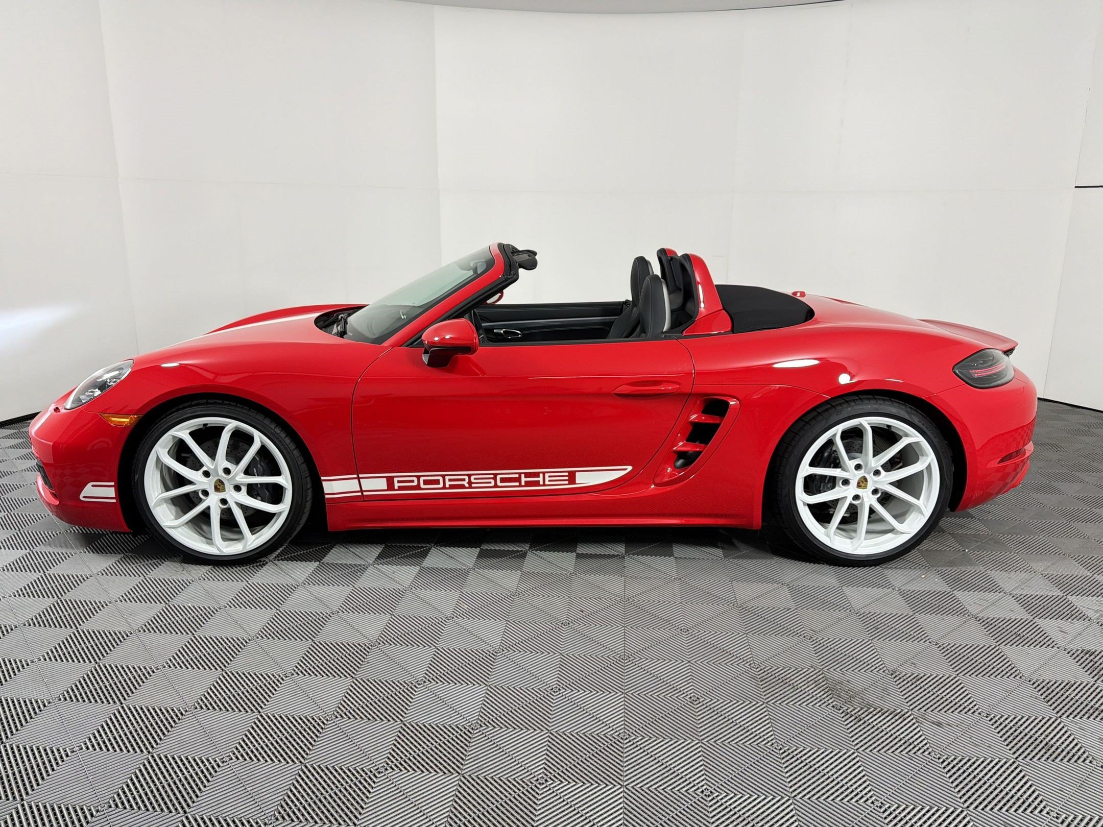 New 2025 Porsche 718 Boxster RWD image 2