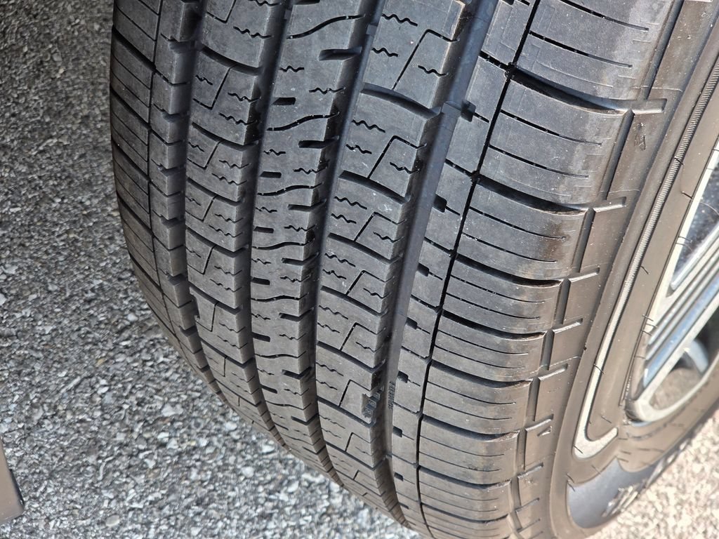 Used 2019 GMC Acadia SLT w/ Black Edition FWD image 19