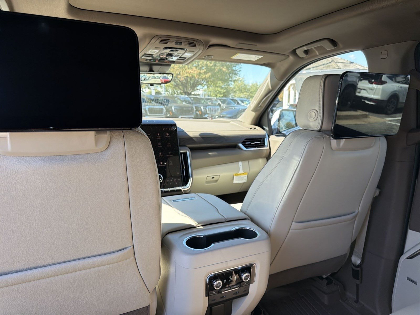 New 2026 GMC Yukon Denali w/ Denali Reserve Package AWD/4WD image 17