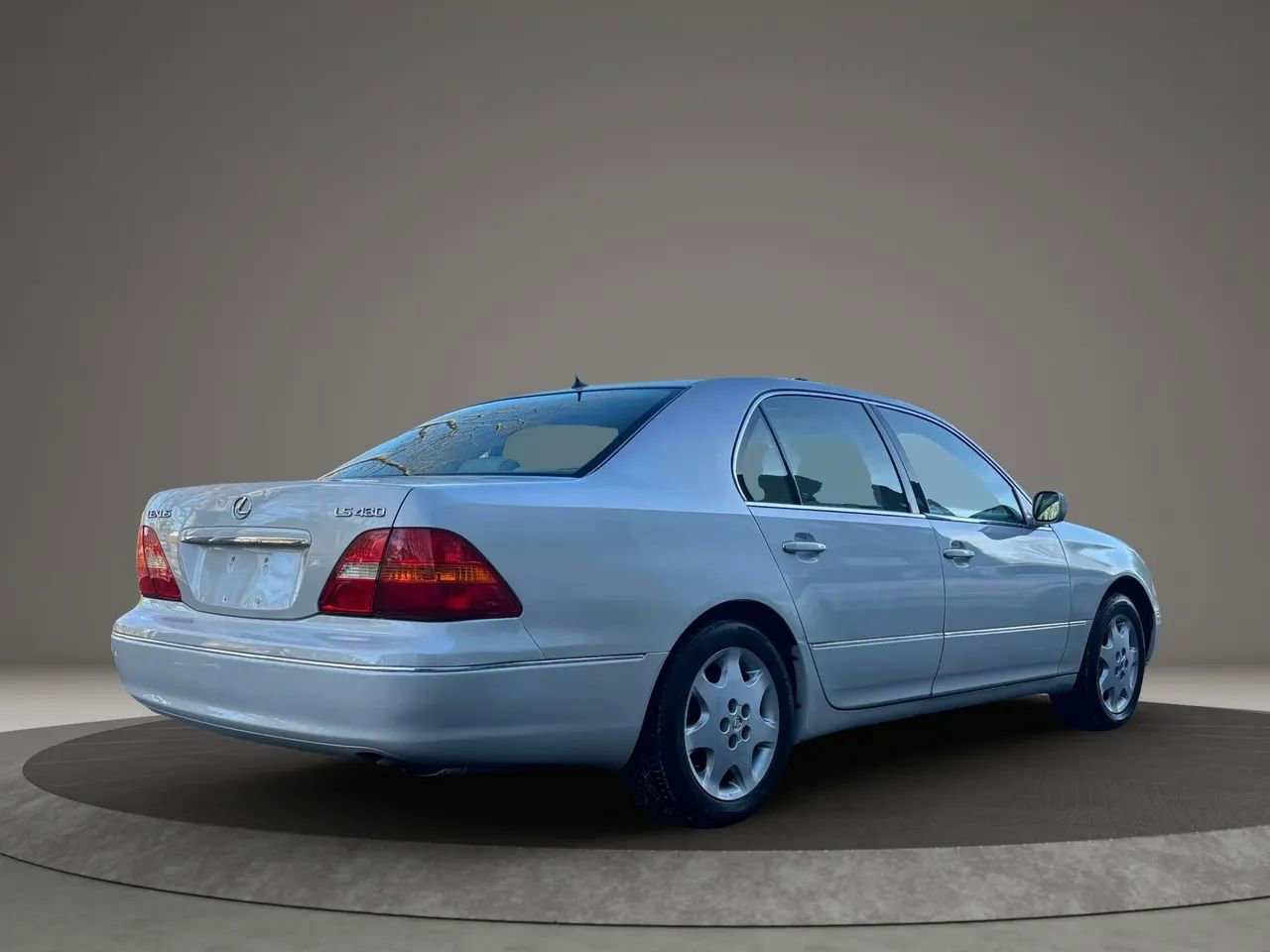 Used 2003 Lexus LS 430 RWD image 5