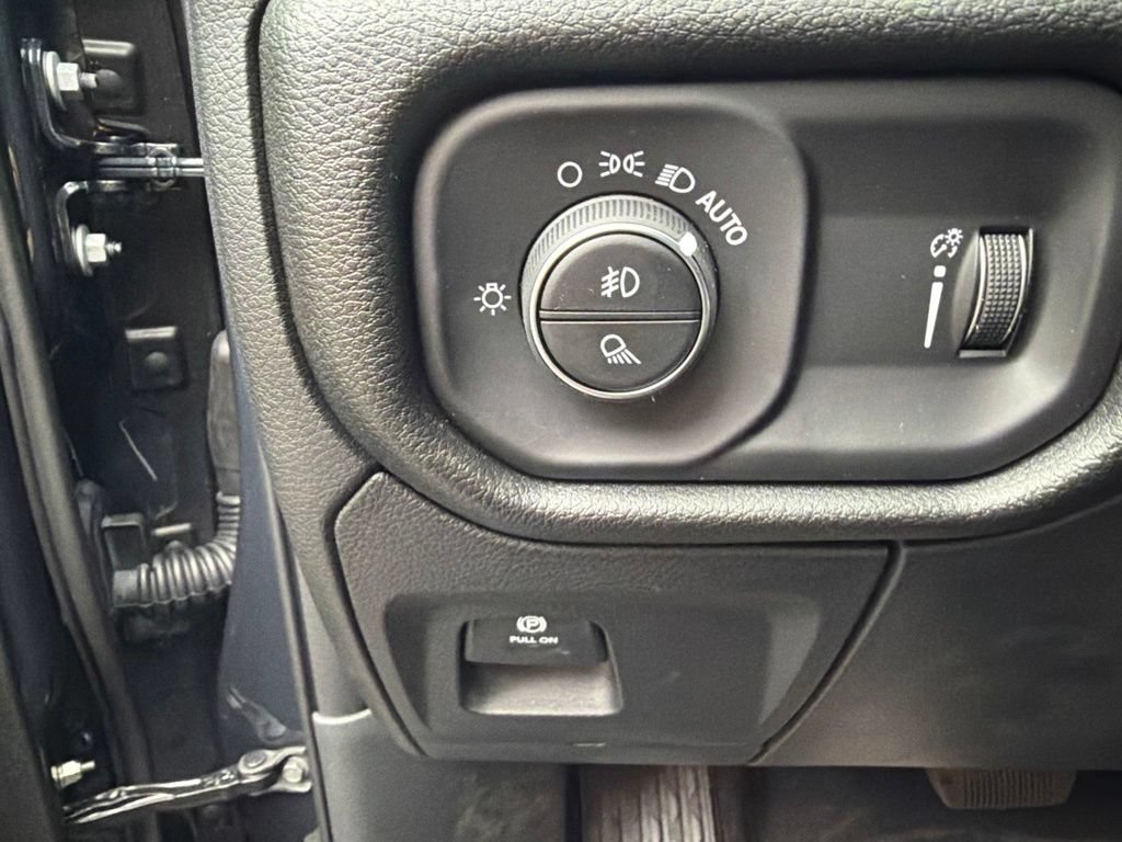 New 2026 RAM 1500 Express AWD/4WD image 16