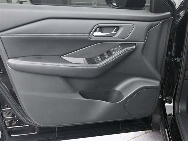 Used 2024 Nissan Rogue SV w/ SV Premium Package image 9