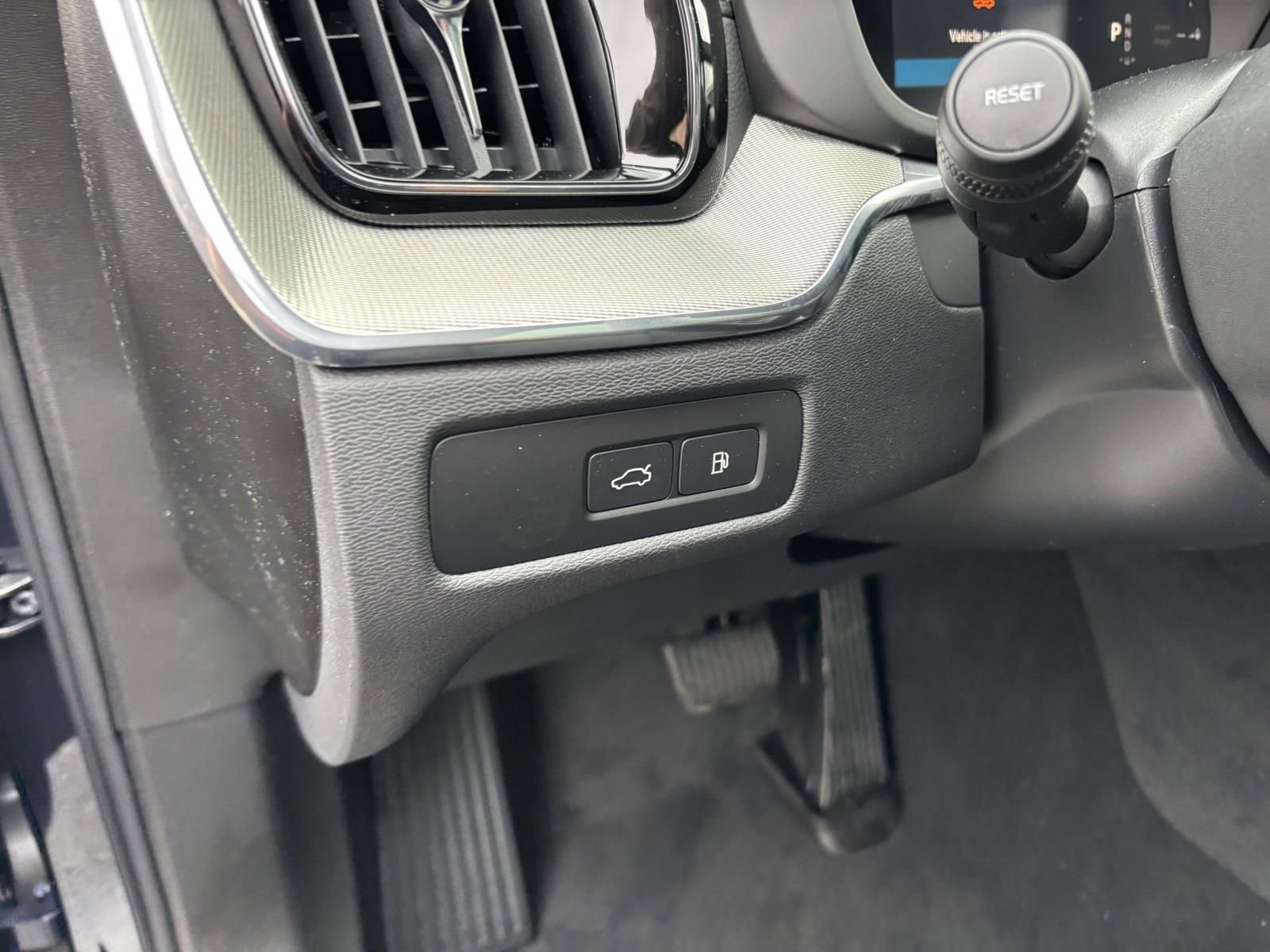 New 2026 Volvo XC60 T8 Ultra w/ Protection Package Premier image 13