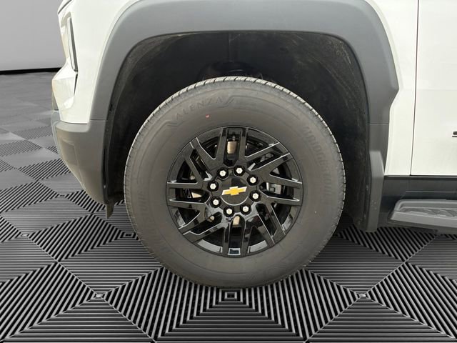 New 2025 Chevrolet Silverado EV LT image 9
