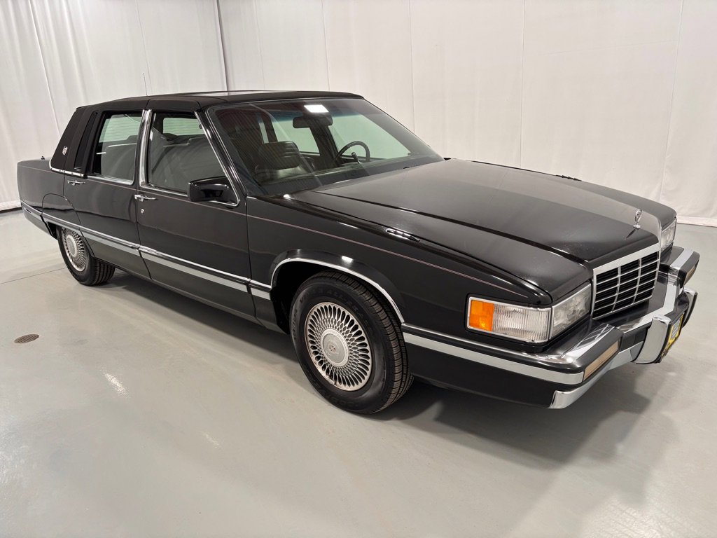 Used 1993 Cadillac Fleetwood Sedan FWD image 3