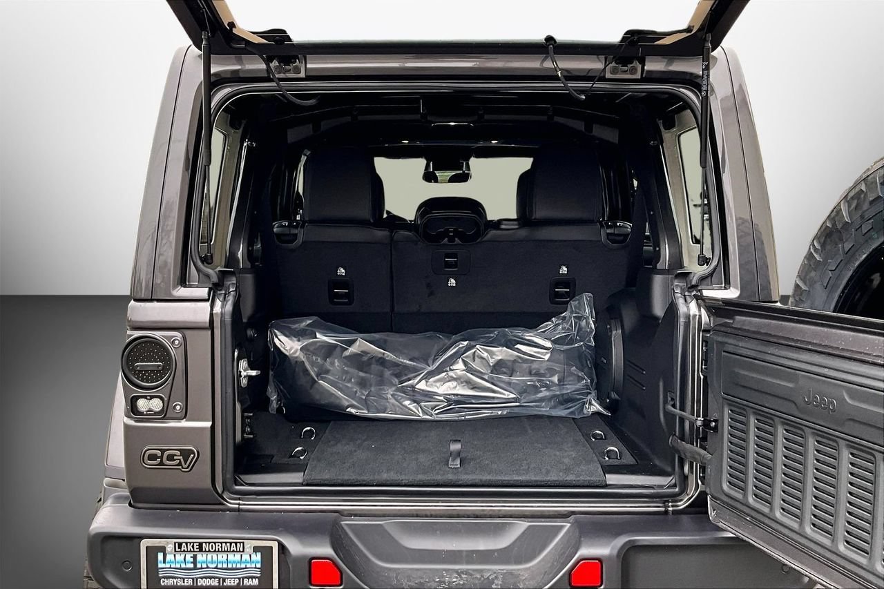 New 2026 Jeep Wrangler Unlimited Sahara AWD/4WD image 23
