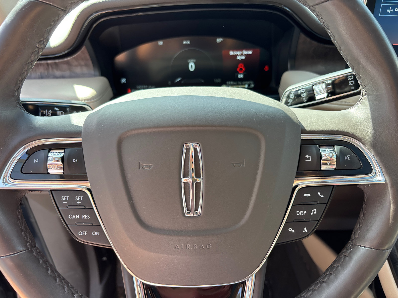 Used 2023 Lincoln Nautilus Reserve w/ Cargo Utility Package AWD/4WD image 16