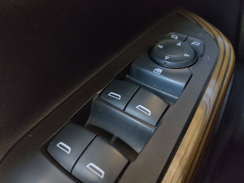 Used 2019 GMC Acadia SLE image 27