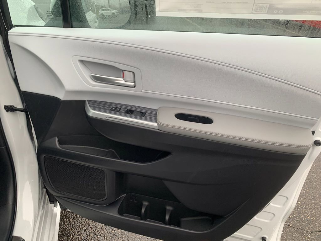 New 2026 Toyota Sienna XLE image 20