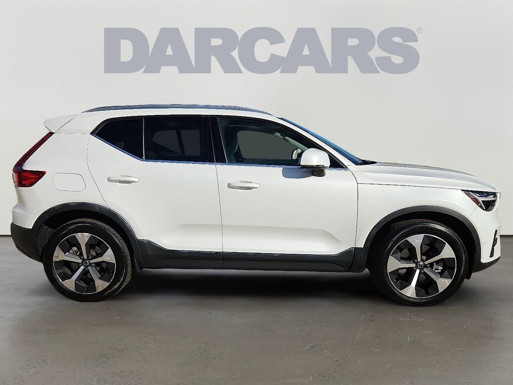 Used 2023 Volvo XC40 B5 Plus w/ Driver Assist Package image 7