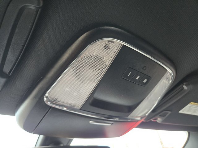 Used 2017 Dodge Charger SXT RWD image 14