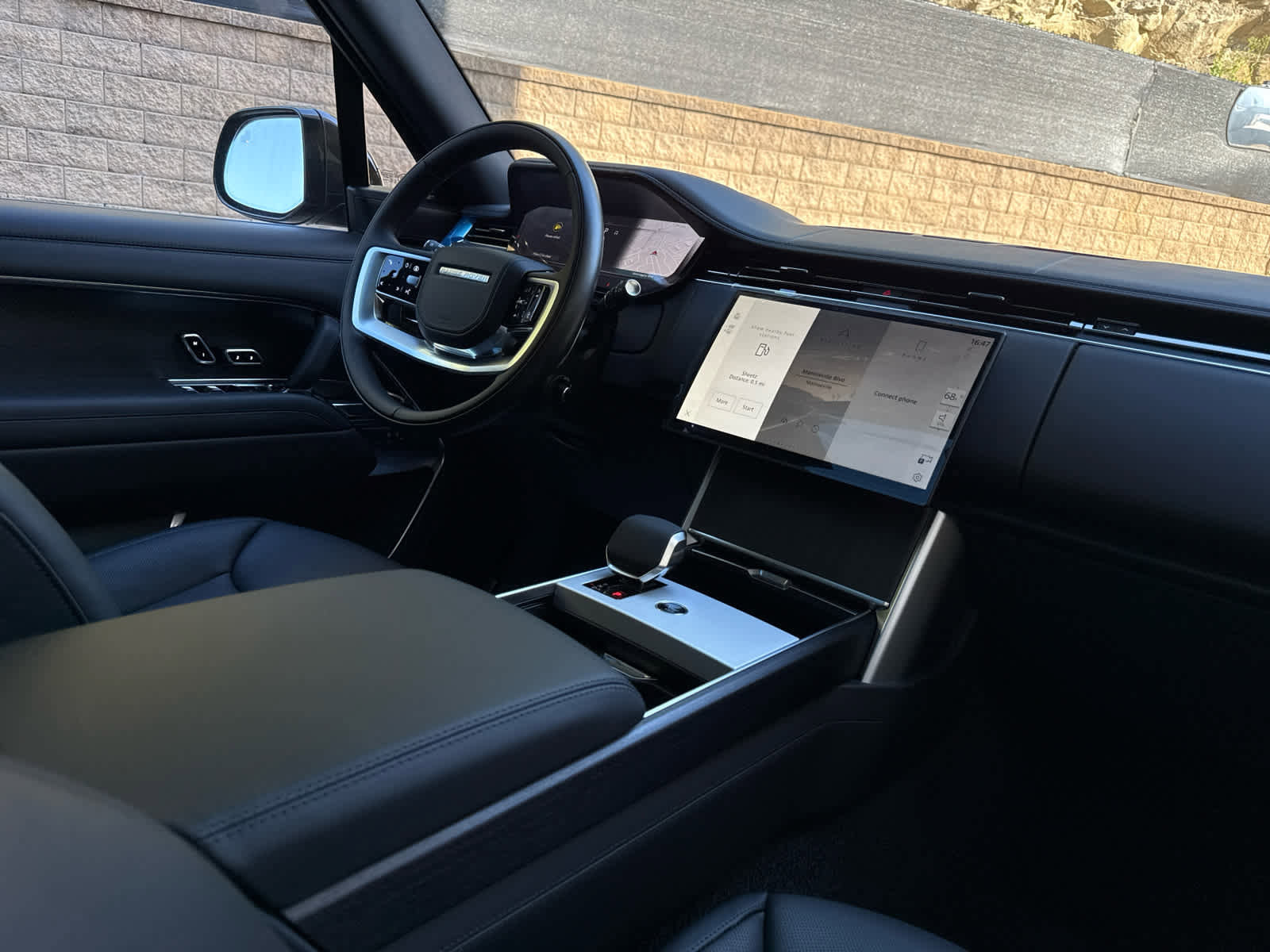 New 2025 Land Rover Range Rover Long Wheelbase SE image 11