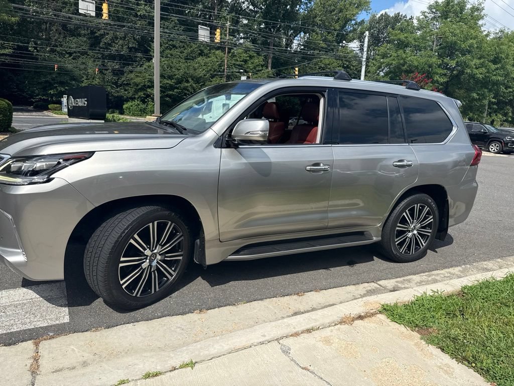 Used 2018 Lexus LX 570 4WD w/ Luxury Package image 4