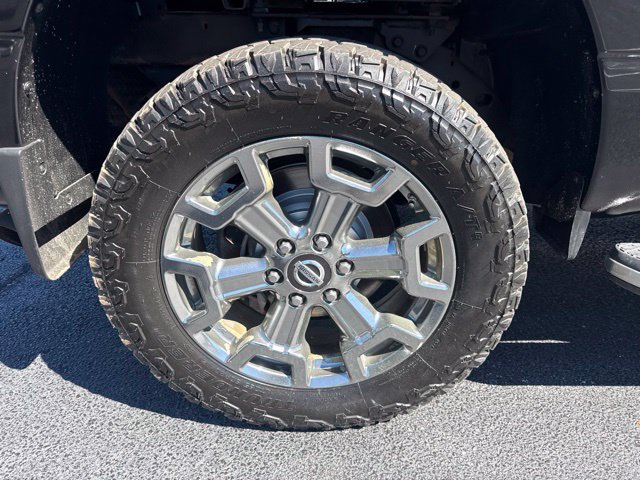 Used 2018 Nissan Titan SL w/ Chrome Package AWD/4WD image 10