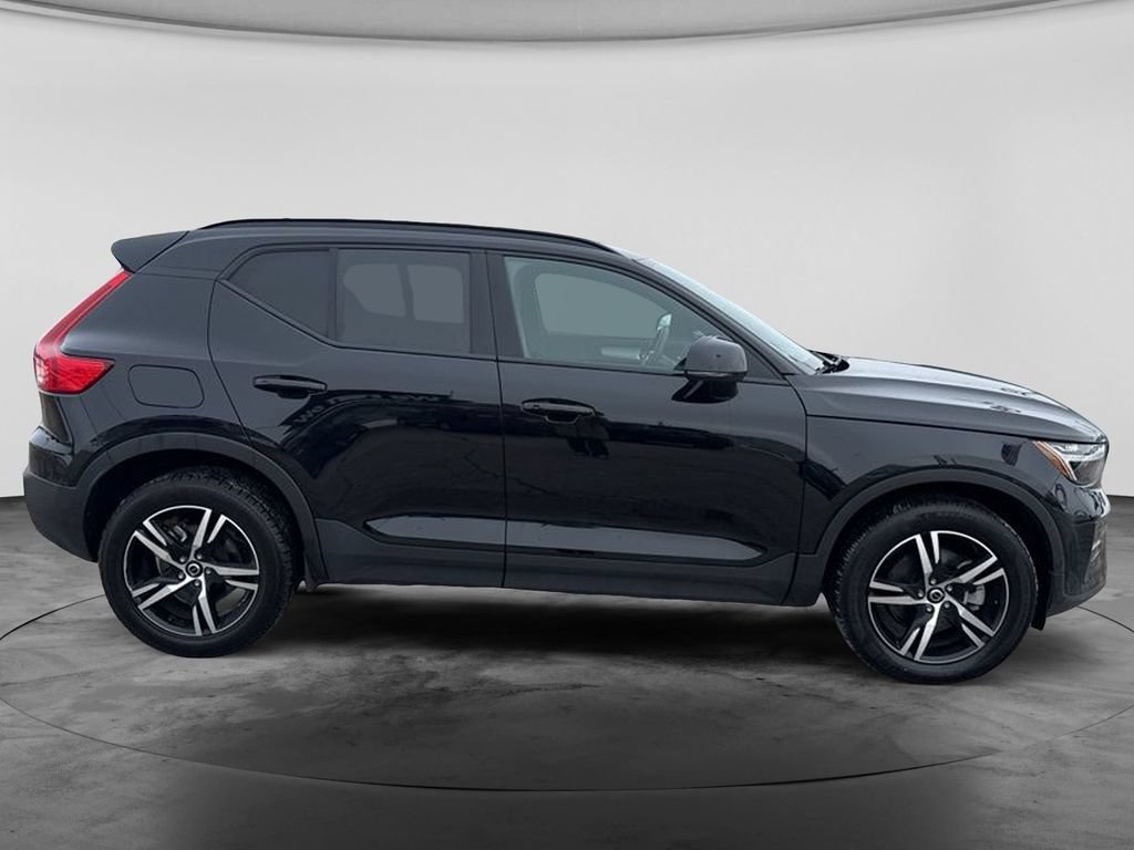 Used 2024 Volvo XC40 B5 Core AWD/4WD image 12