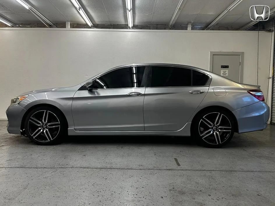 Used 2017 Honda Accord Sport image 7