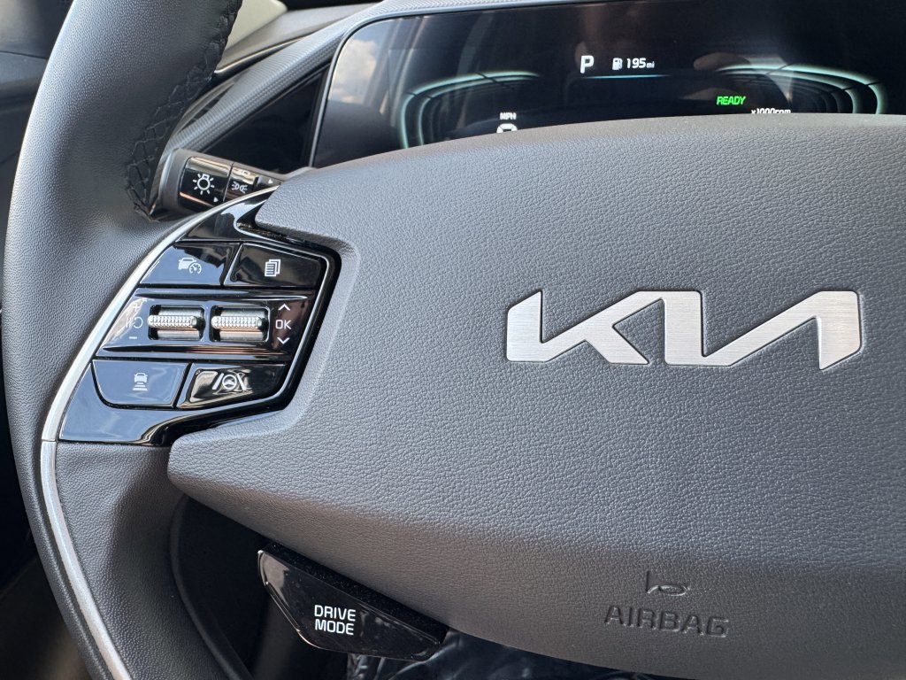Used 2024 Kia Niro EX Touring FWD image 31