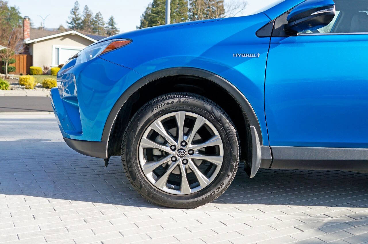 Used 2018 Toyota RAV4 Limited w/ Advanced Technology Package image 9