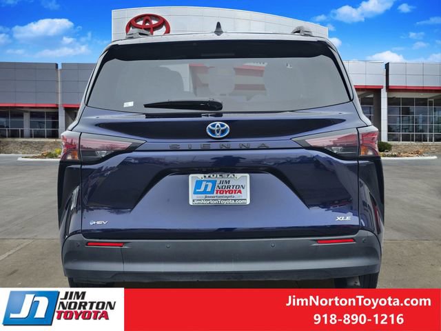 Used 2025 Toyota Sienna XLE image 6