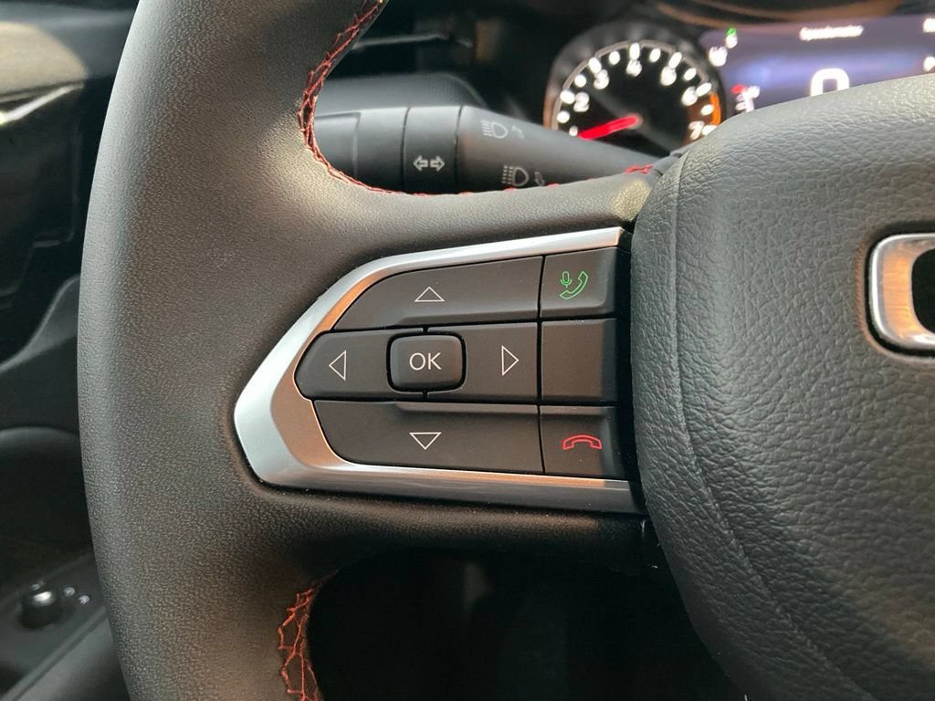 Used 2025 Jeep Compass Trailhawk AWD/4WD image 13