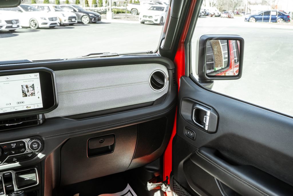 Used 2025 Jeep Wrangler Unlimited Sahara image 14