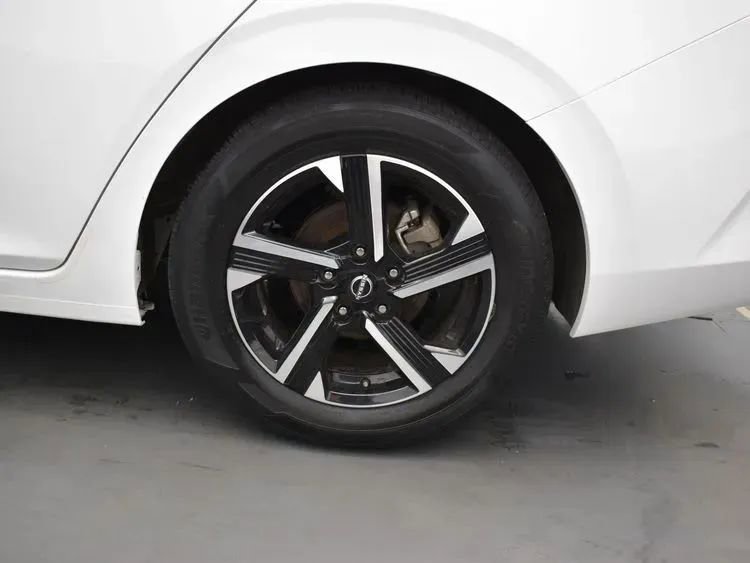 Used 2024 Nissan Sentra SV FWD image 34