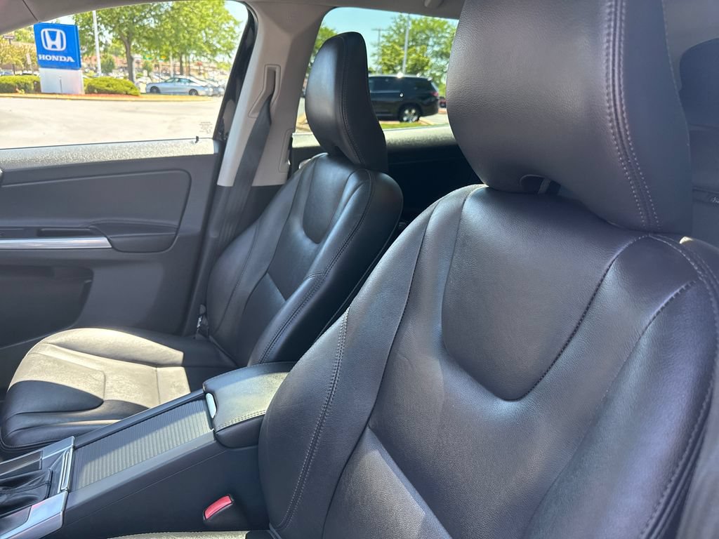 Used 2015 Volvo XC60 T6 w/ Proximity Package AWD/4WD image 13