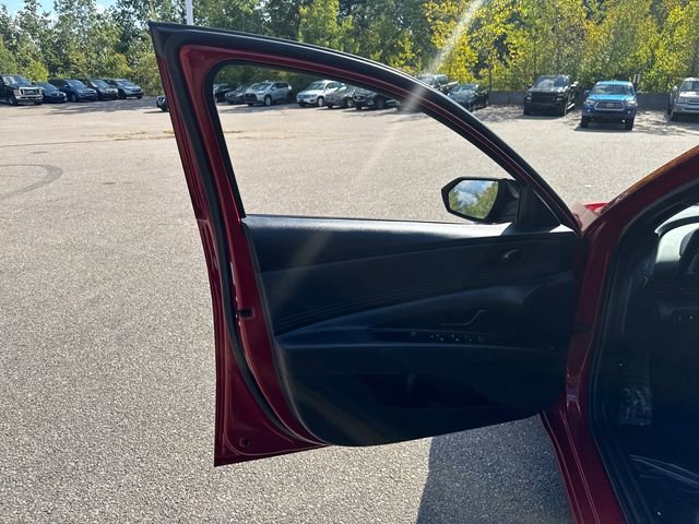 Used 2025 Hyundai Elantra Sport image 24