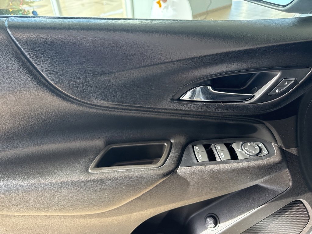 Used 2019 Chevrolet Equinox LT w/ Driver Convenience Package image 11