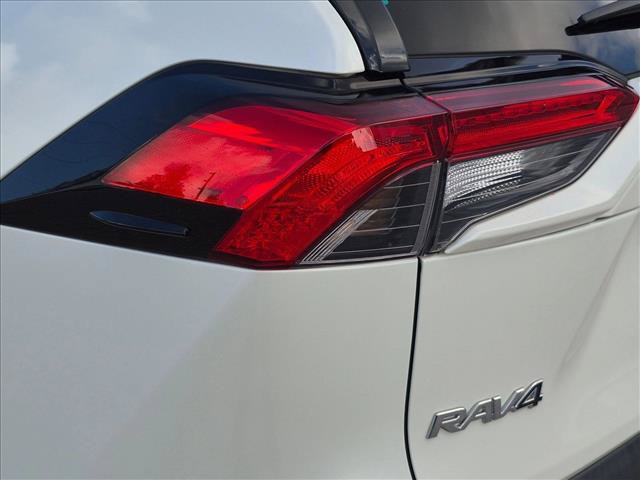 Used 2022 Toyota RAV4 XLE Premium AWD/4WD image 21