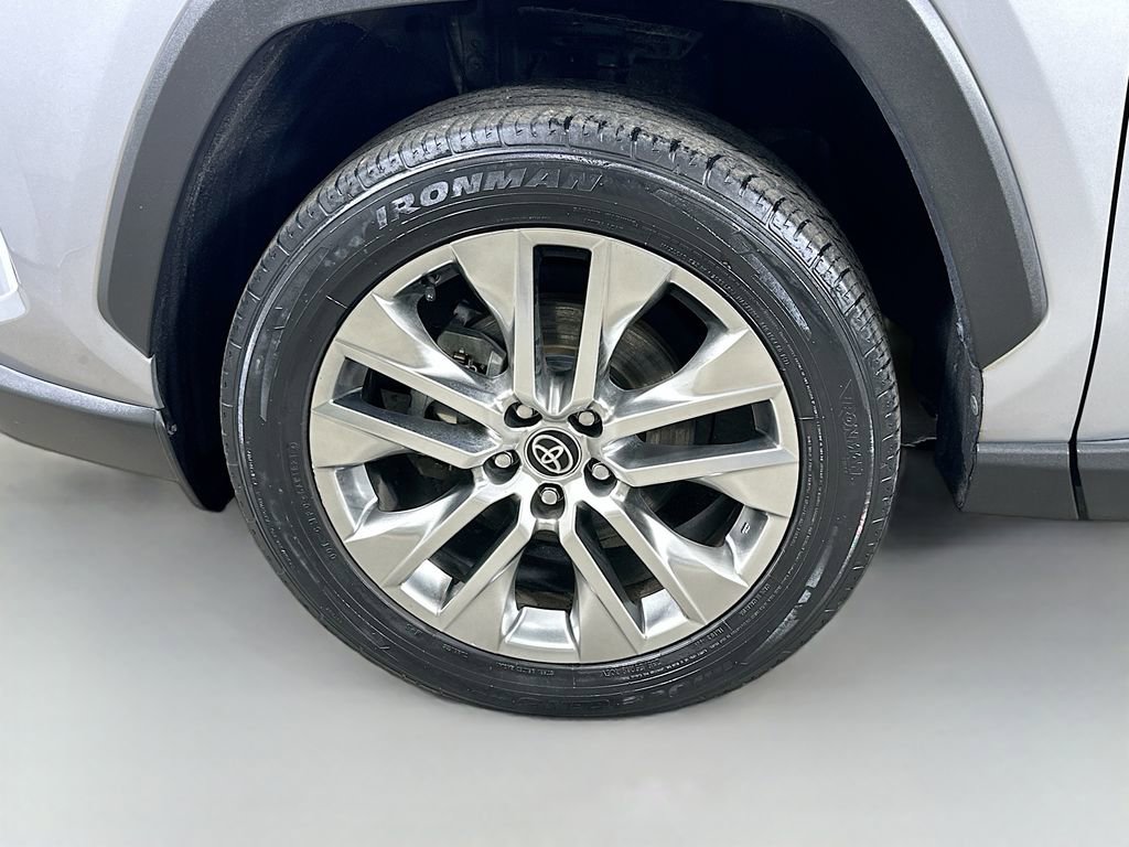 Used 2021 Toyota RAV4 XLE Premium image 8