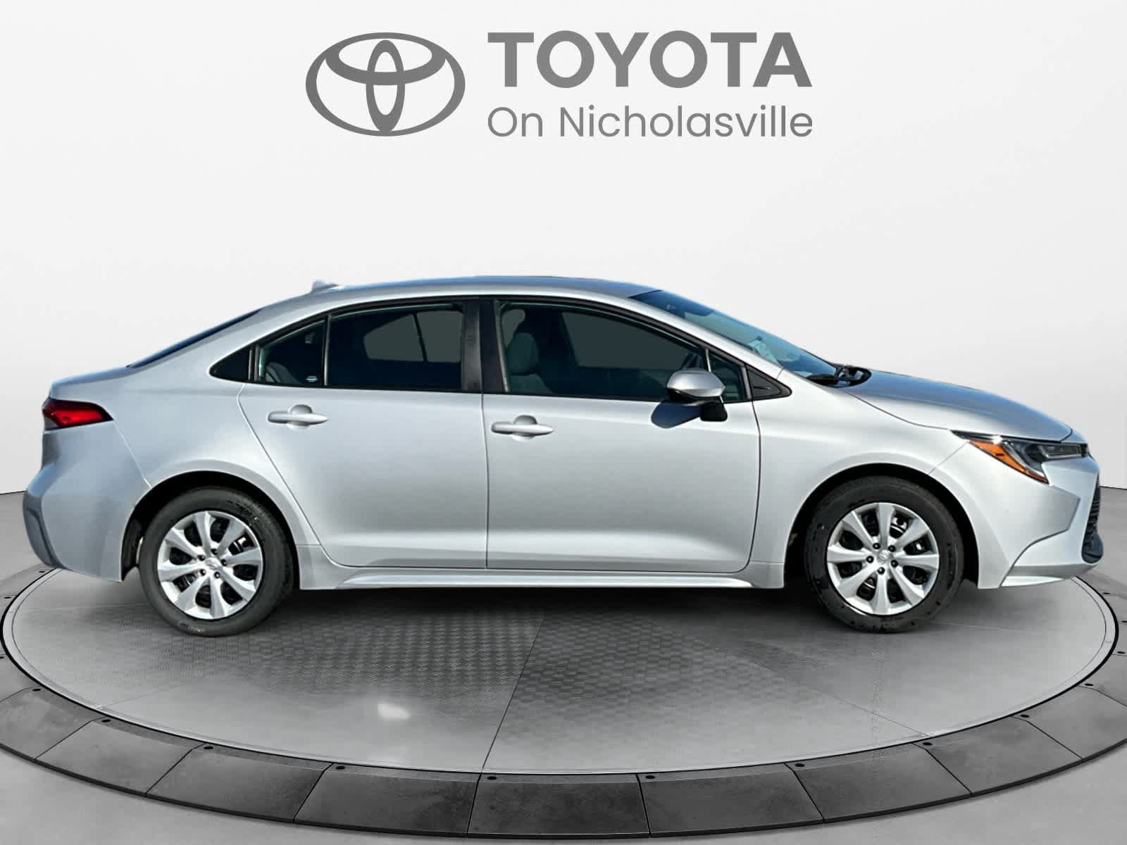 Used 2024 Toyota Corolla LE FWD image 3