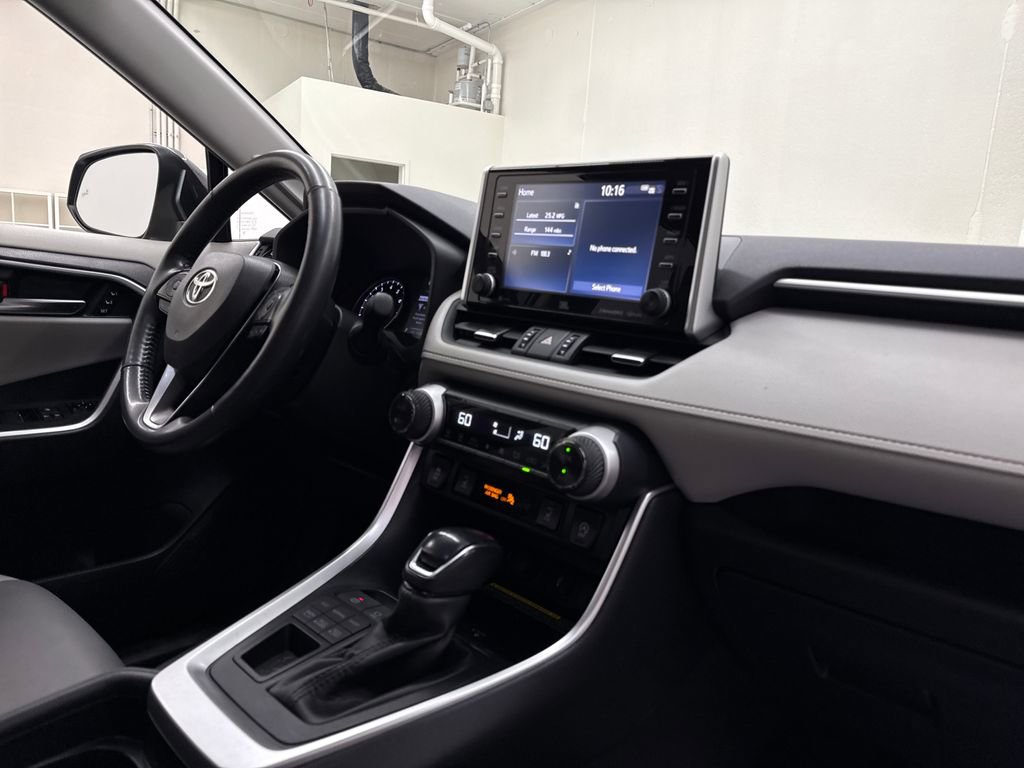 Used 2020 Toyota RAV4 XLE Premium image 25