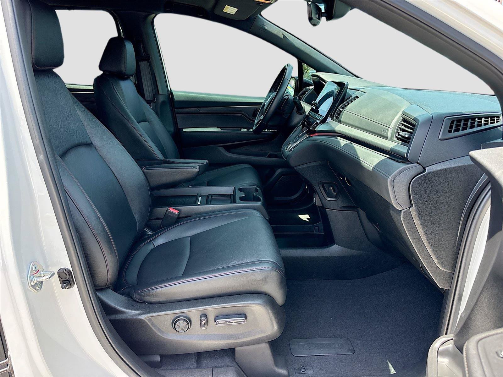 Certified 2024 Honda Odyssey Sport image 33