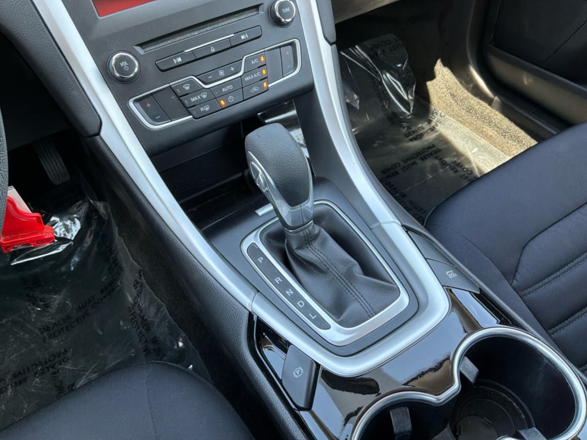 Used 2016 Ford Fusion SE FWD image 17