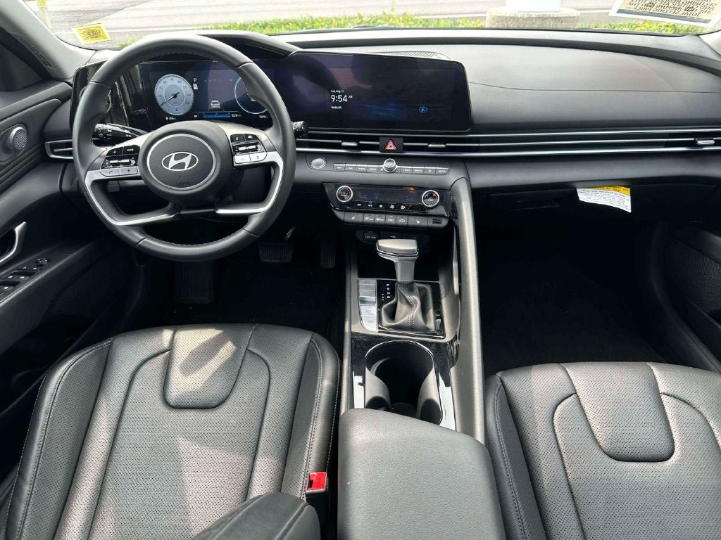 Used 2025 Hyundai Elantra Limited w/ Cargo Package FWD image 12