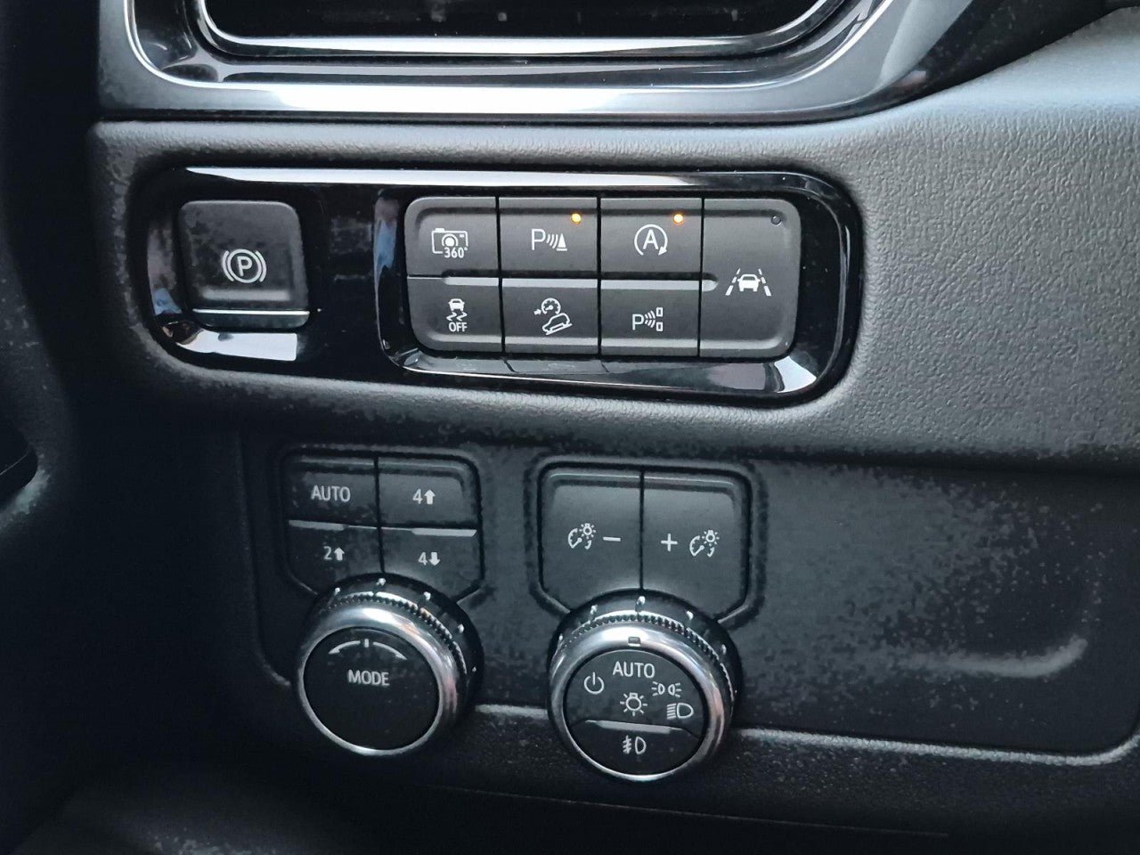 Certified 2026 GMC Yukon AT4 w/ AT4 Premium Package AWD/4WD image 21
