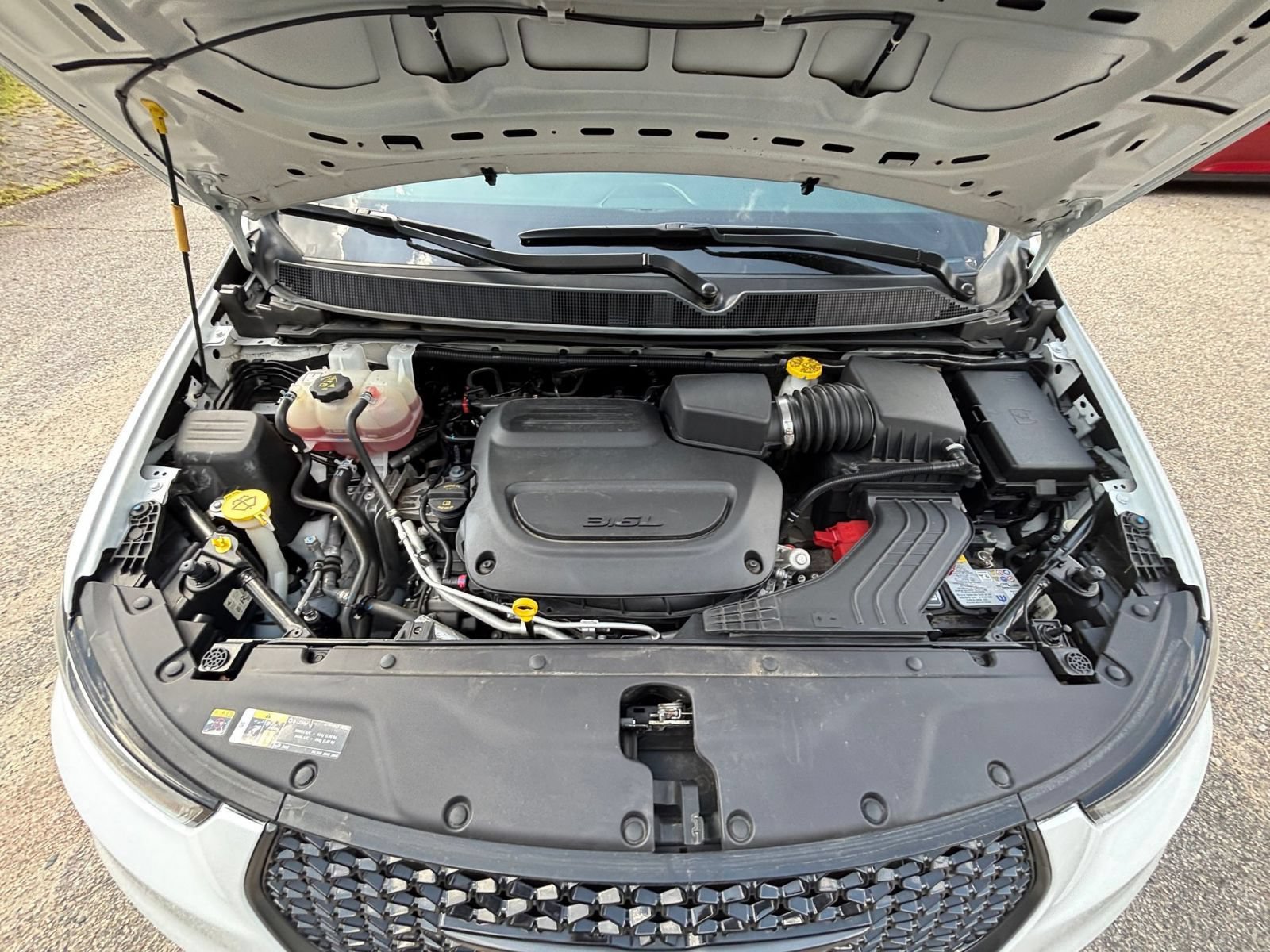 Used 2025 Chrysler Pacifica Limited FWD image 36