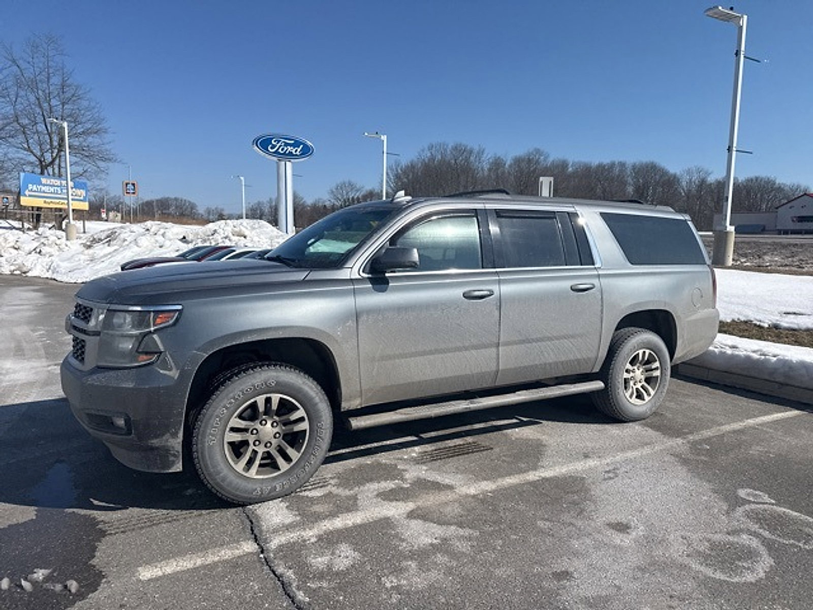 Used 2018 Chevrolet Suburban LT image 4