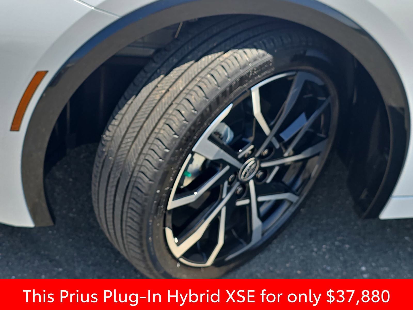 Used 2026 Toyota Prius Plug-In Hybrid FWD image 40