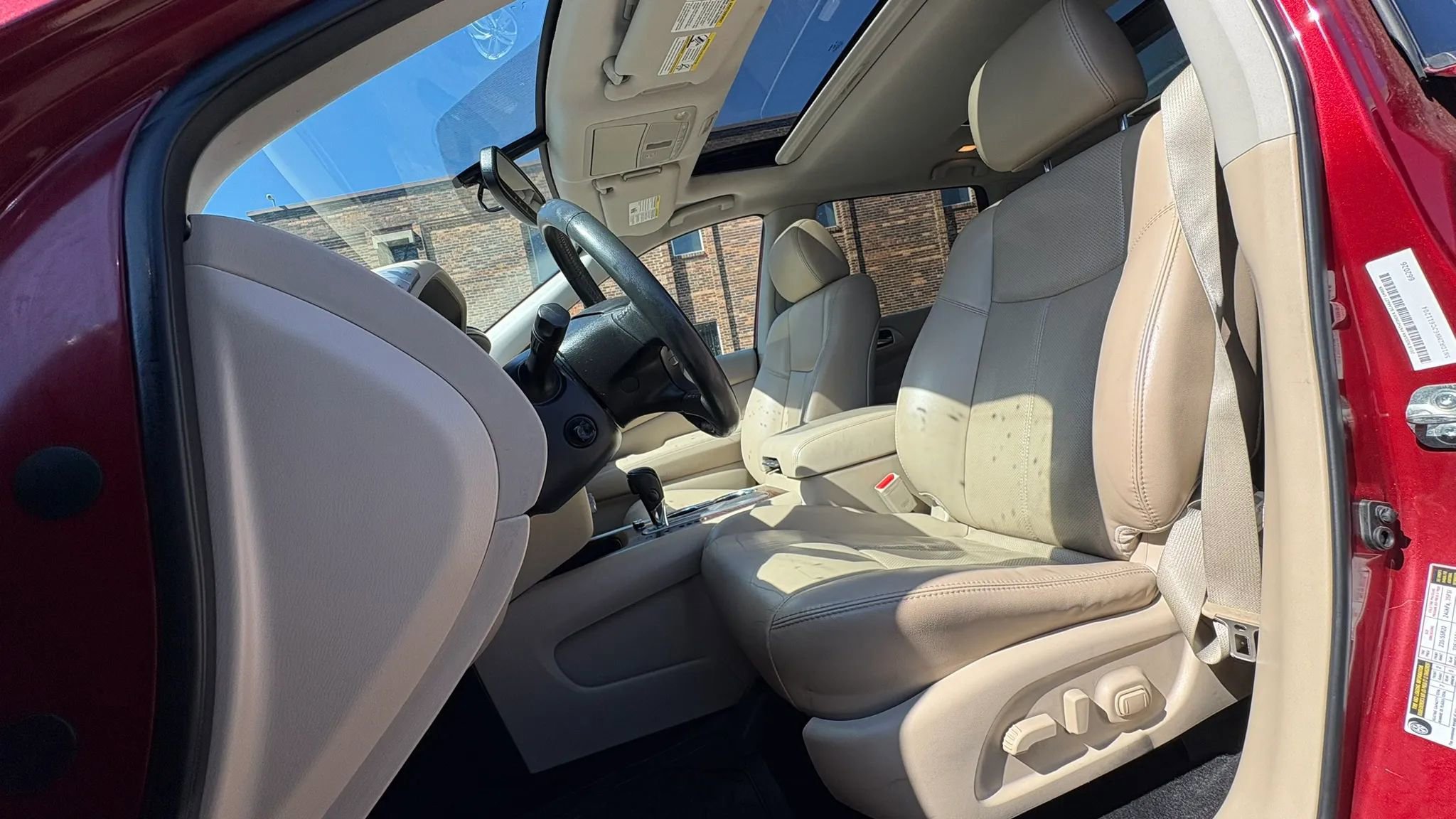 Used 2018 Nissan Pathfinder Platinum FWD image 2