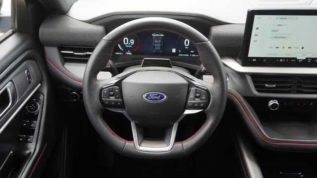 Used 2025 Ford Explorer ST-Line w/ ST-Line Street Pack AWD/4WD image 17