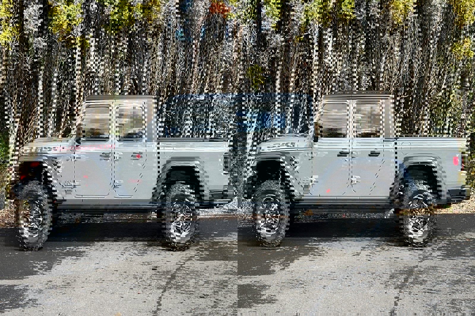 Used 2022 Jeep Gladiator Rubicon w/ Cold Weather Group image 7