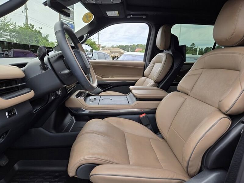 Used 2025 Lincoln Navigator L Black Label AWD/4WD image 11
