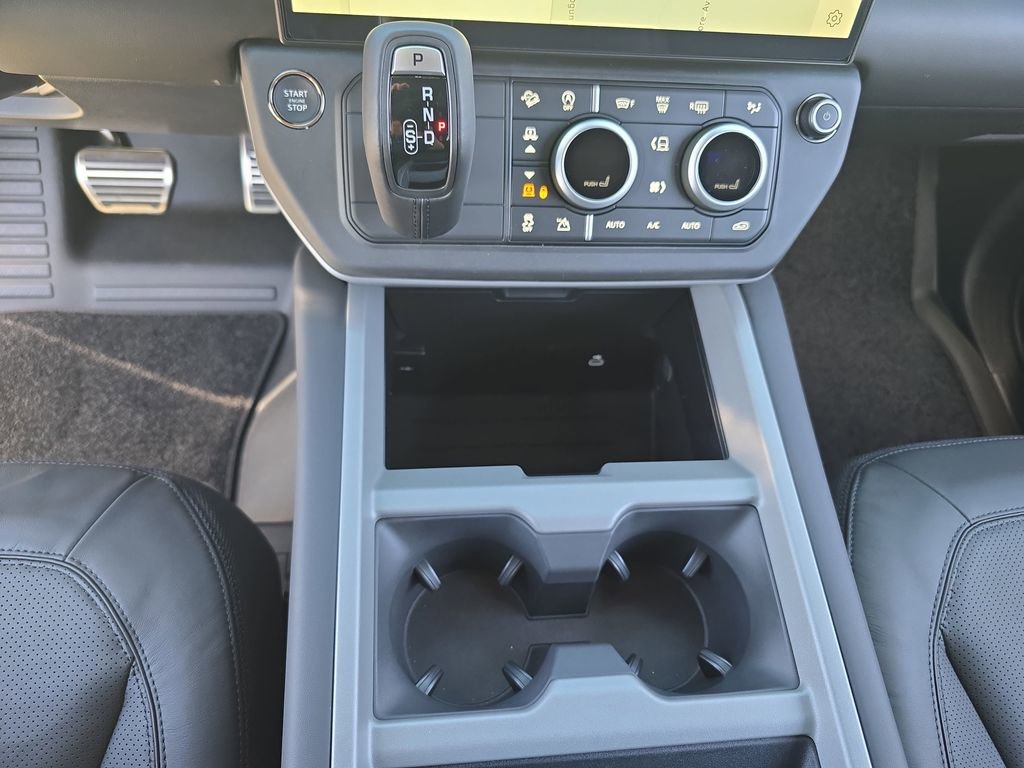 New 2026 Land Rover Defender 90 V8 image 25